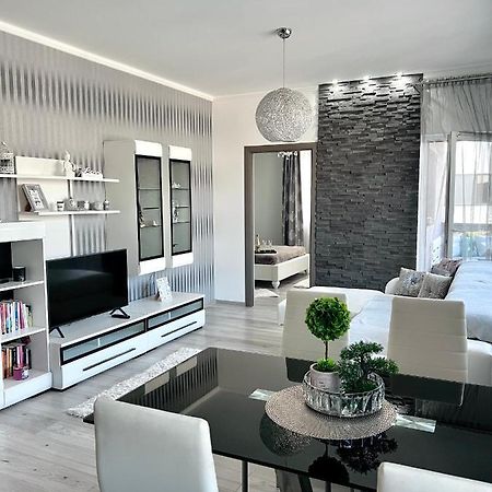 Luxurious Accommodation Floresti  Exterior photo