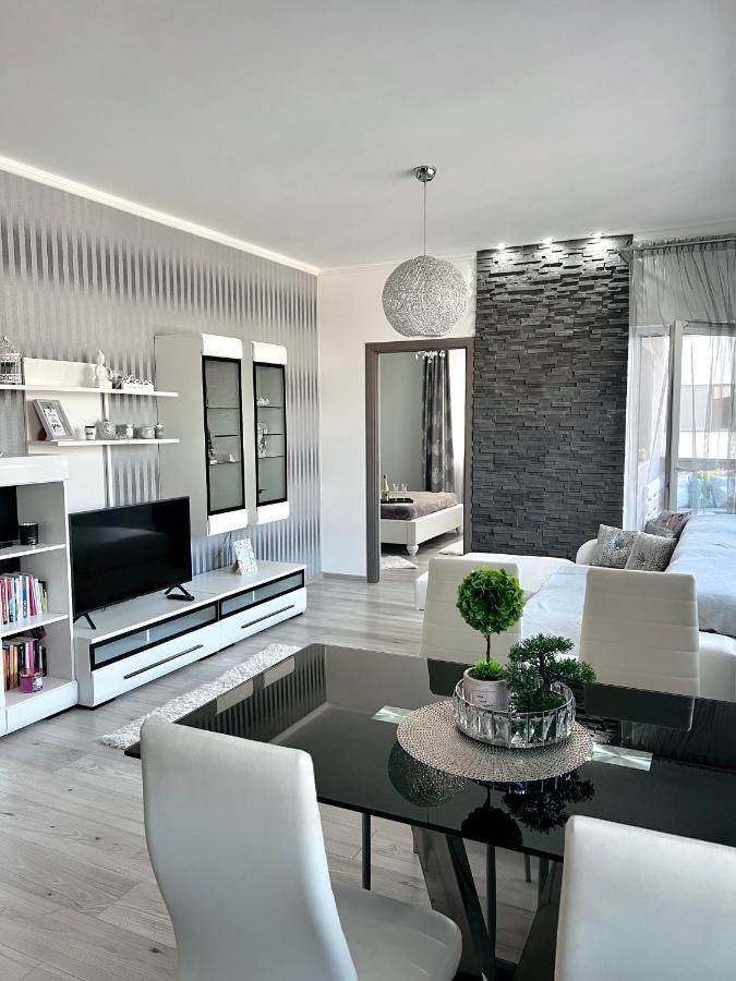 Luxurious Accommodation Floresti  Exterior photo