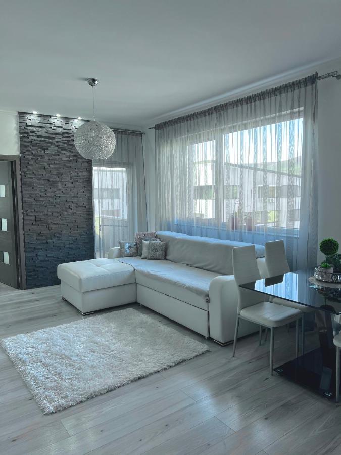 Luxurious Accommodation Floresti  Exterior photo