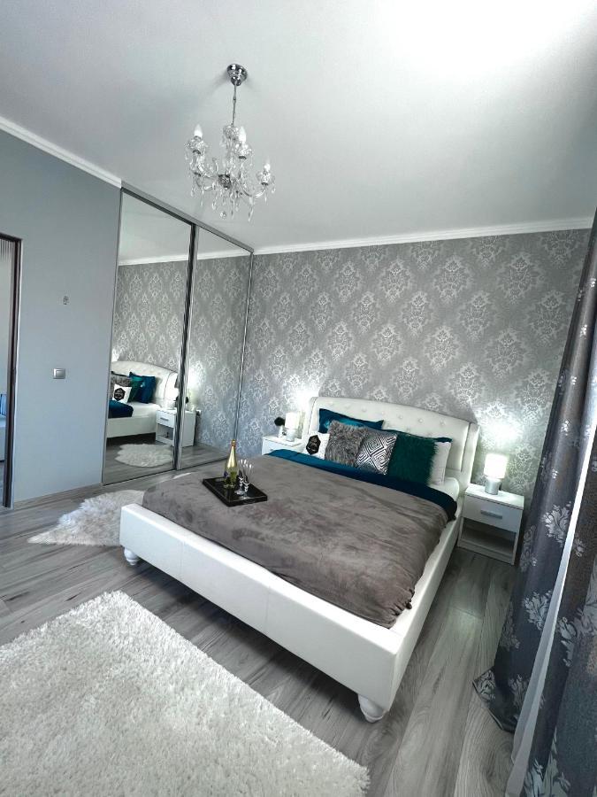 Luxurious Accommodation Floresti  Exterior photo