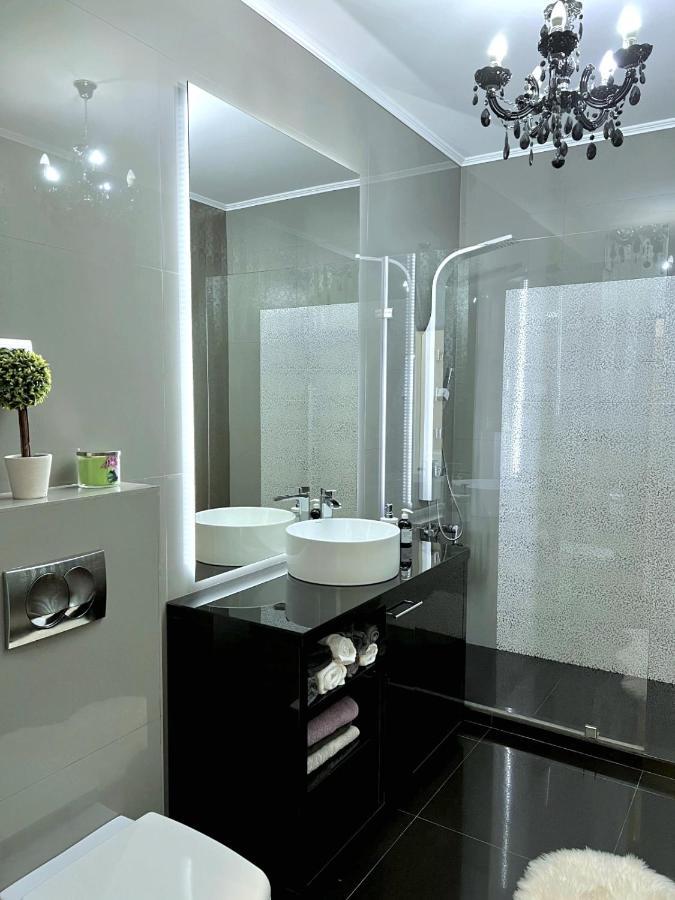 Luxurious Accommodation Floresti  Exterior photo